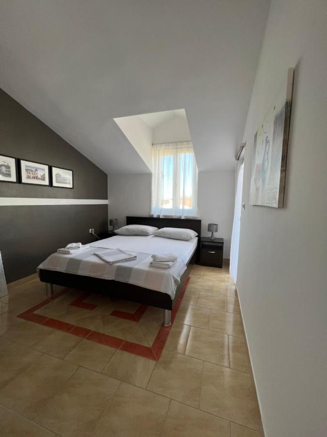 Apartment M&l *
