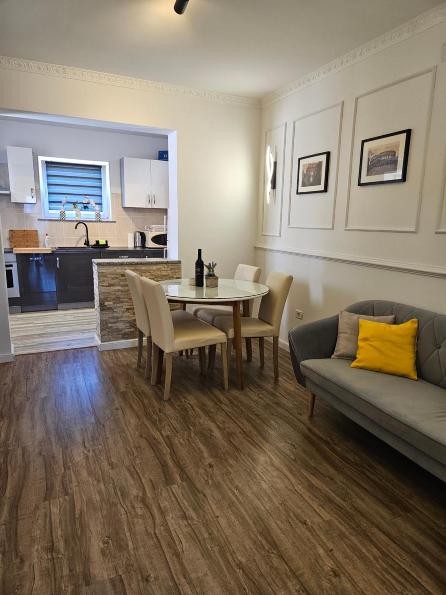 Apartment M&l